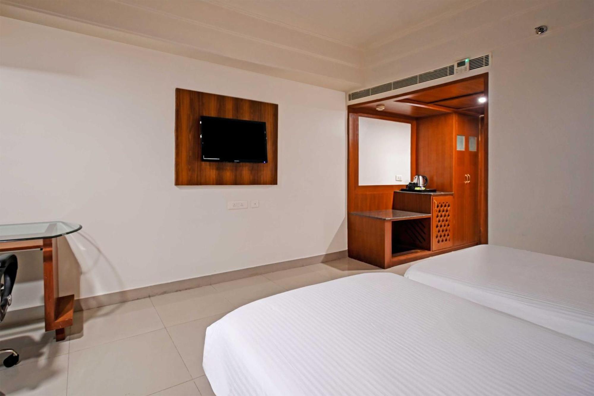 Palette Madhapur Hotel Hyderabad Exterior photo