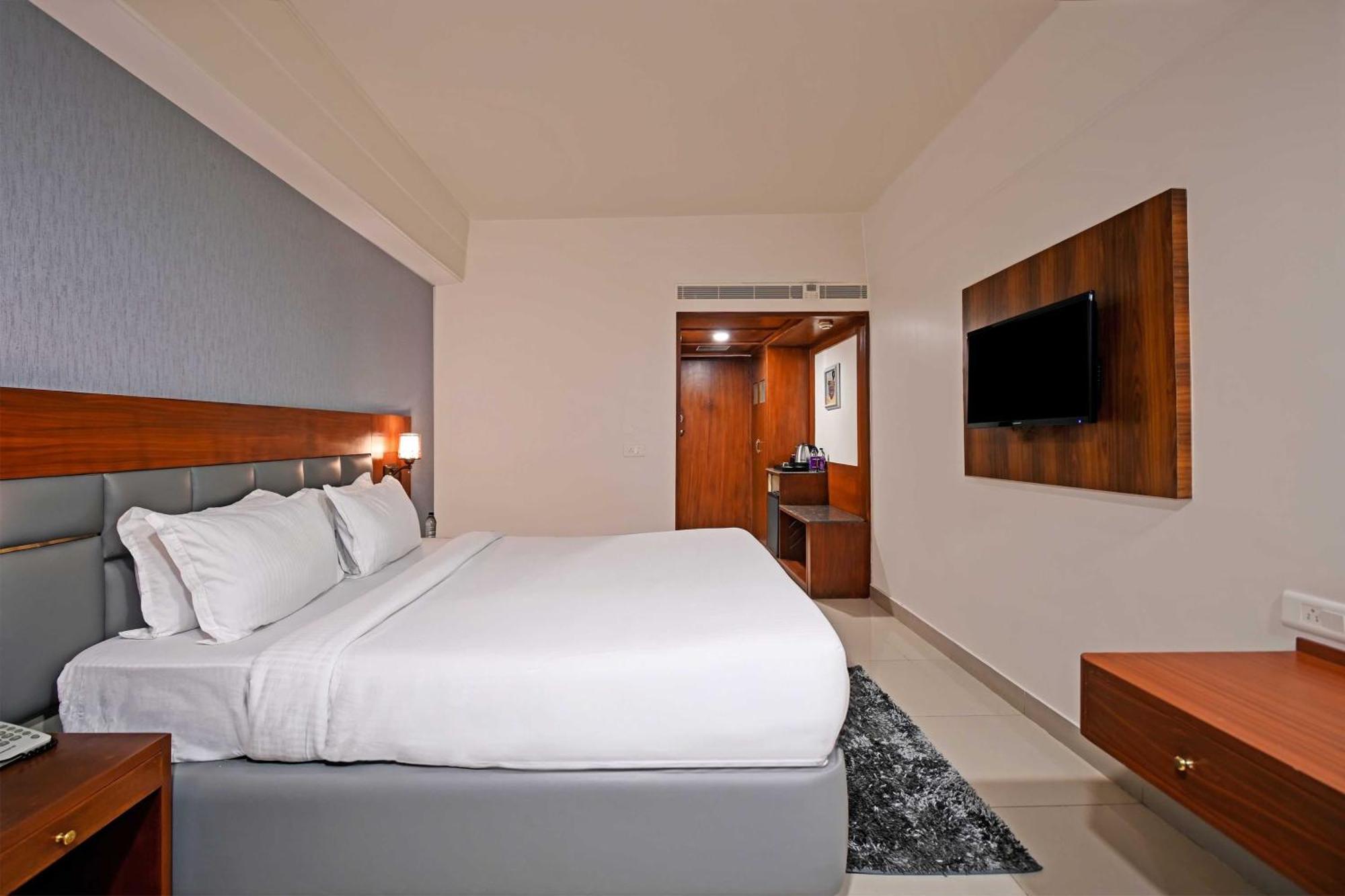 Palette Madhapur Hotel Hyderabad Exterior photo