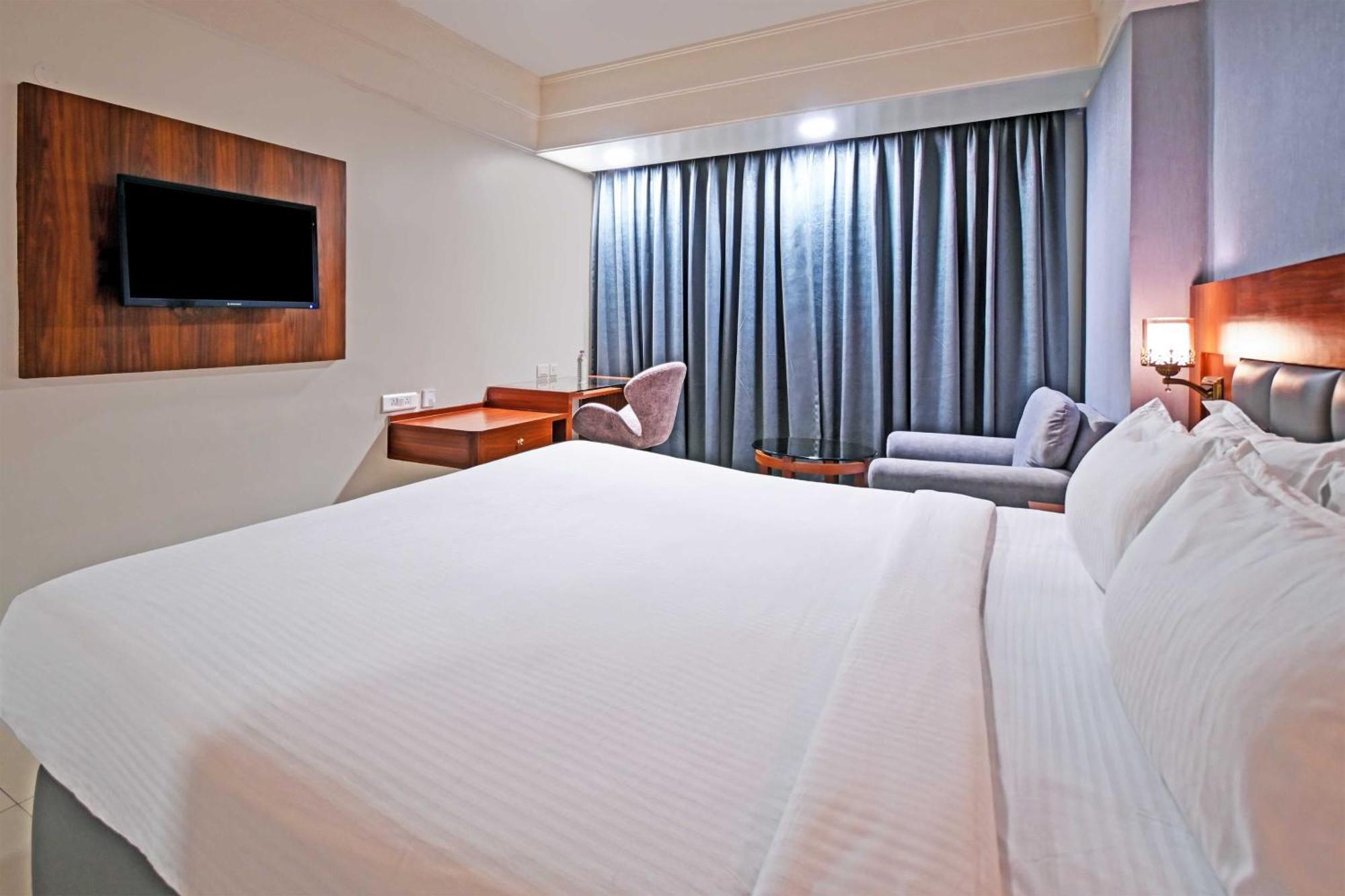 Palette Madhapur Hotel Hyderabad Exterior photo