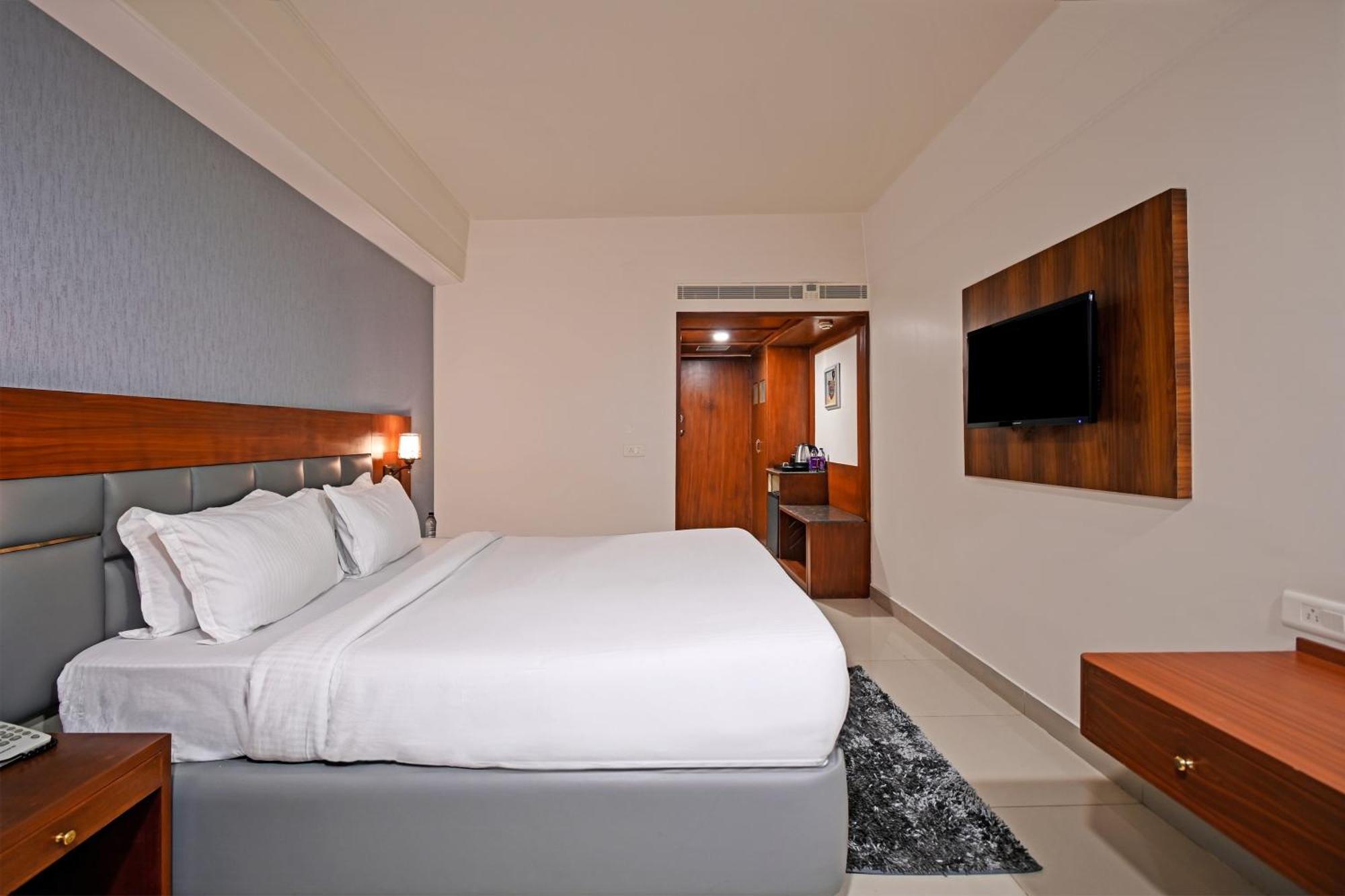 Palette Madhapur Hotel Hyderabad Exterior photo
