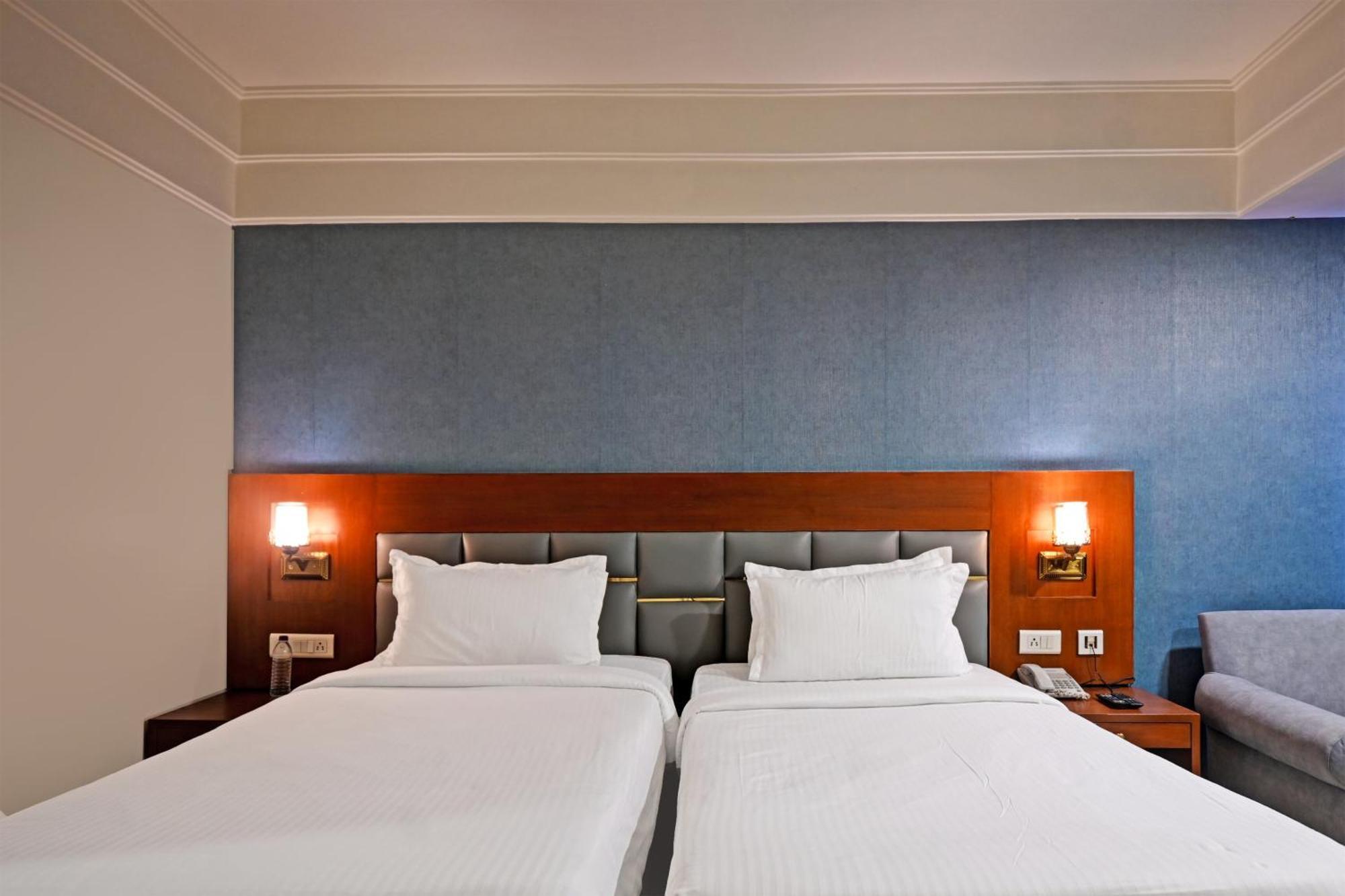 Palette Madhapur Hotel Hyderabad Exterior photo