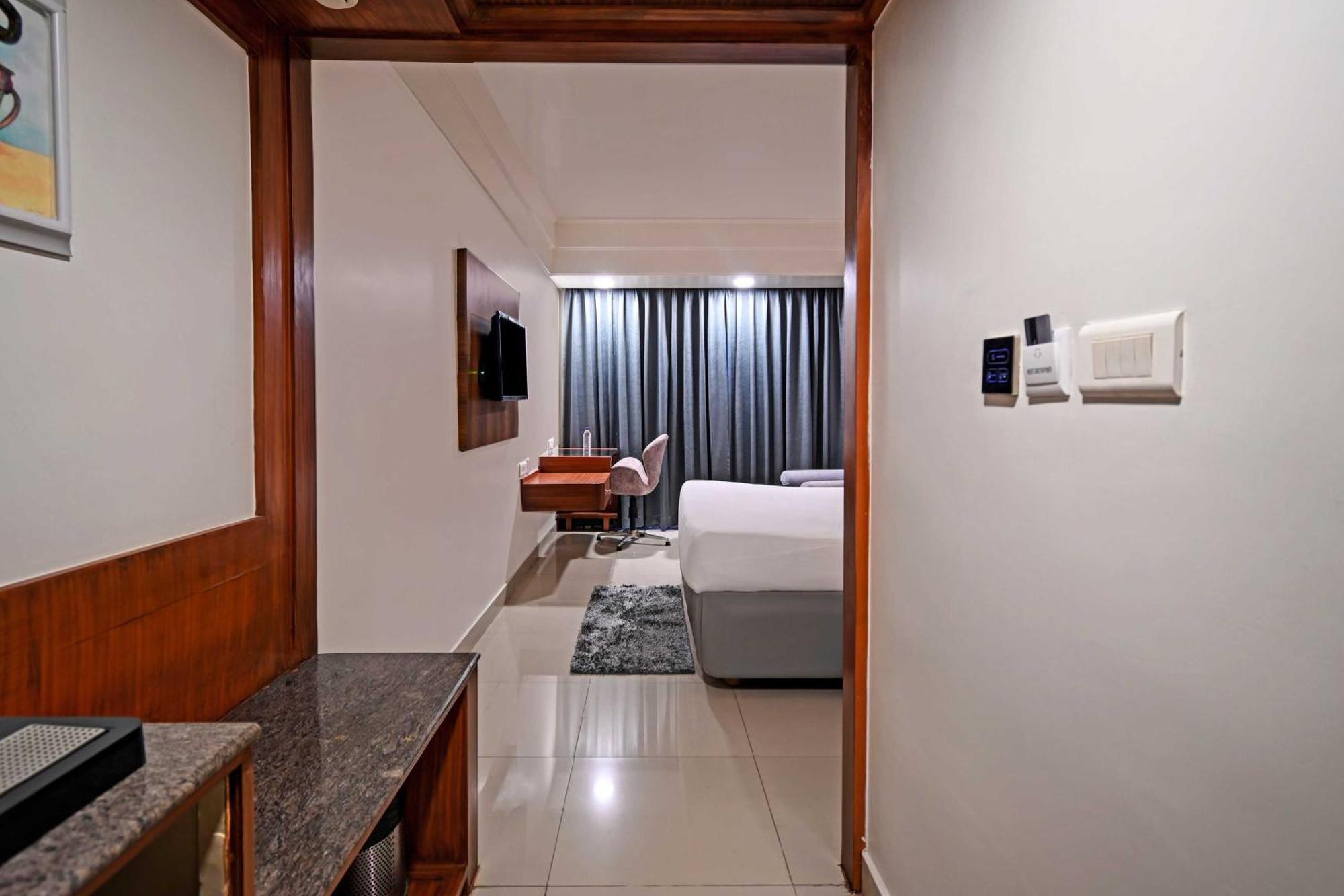 Palette Madhapur Hotel Hyderabad Exterior photo