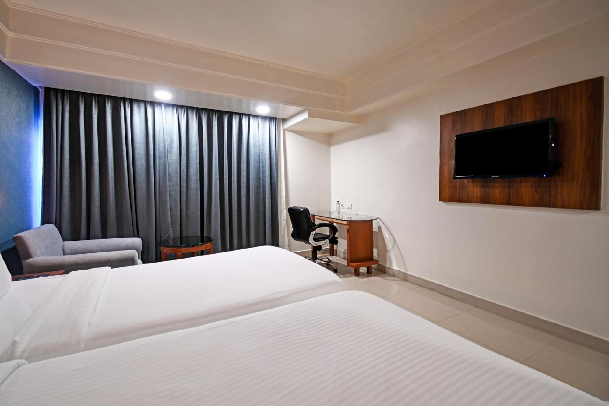 Palette Madhapur Hotel Hyderabad Exterior photo