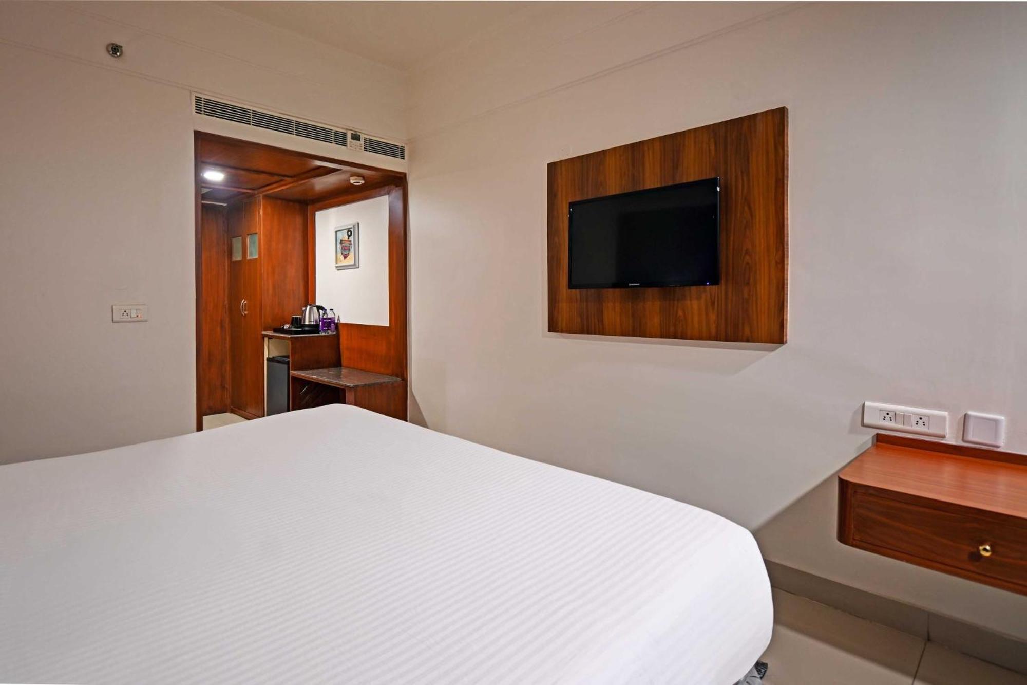 Palette Madhapur Hotel Hyderabad Exterior photo